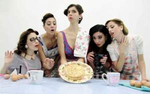 5-mujeres-que-comen-tortilla