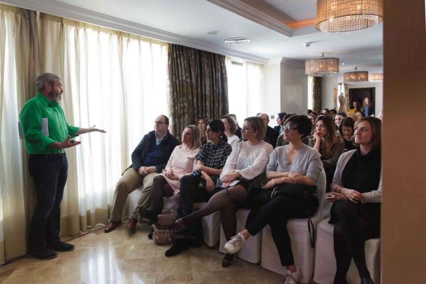 Lorenzo Caprile ofrece una conferencia sobre bodas en la Suite Real del Hotel Intercontinental