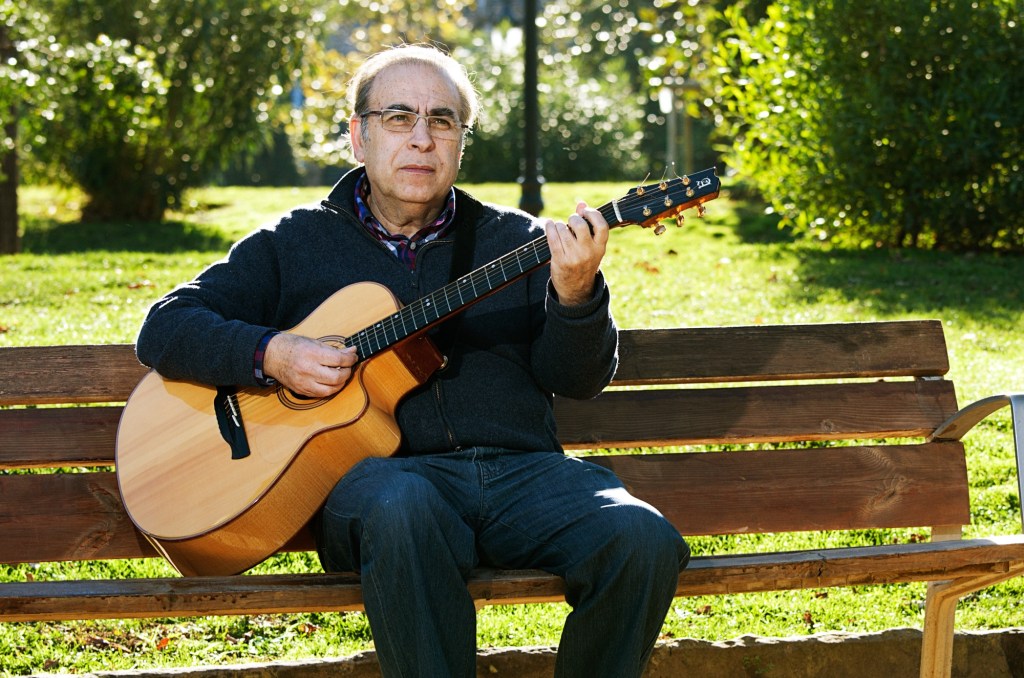 Lluís Lozano durante la presentación de Lluís canta a Sara