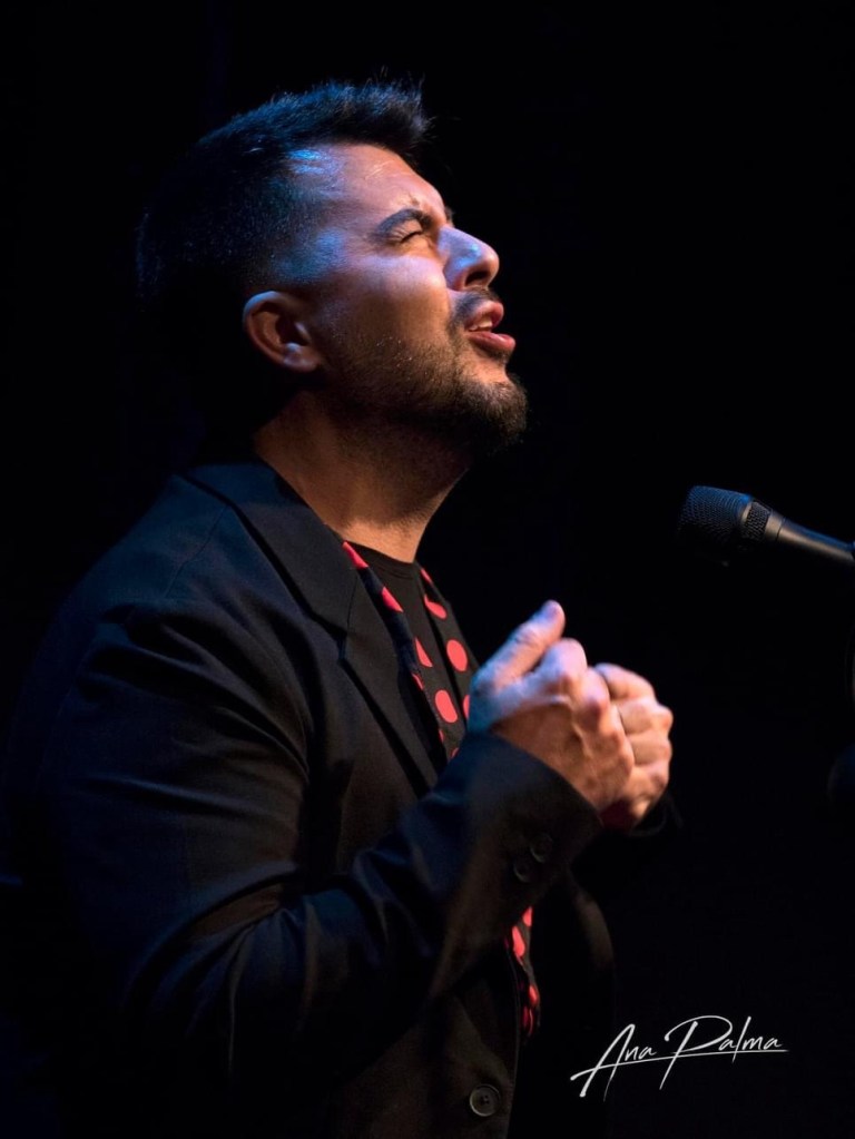 Israel Moro en sesión fotográfica promocional