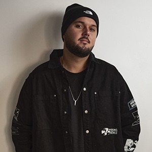 DELLACRUZ durante la promoción de Souvenir